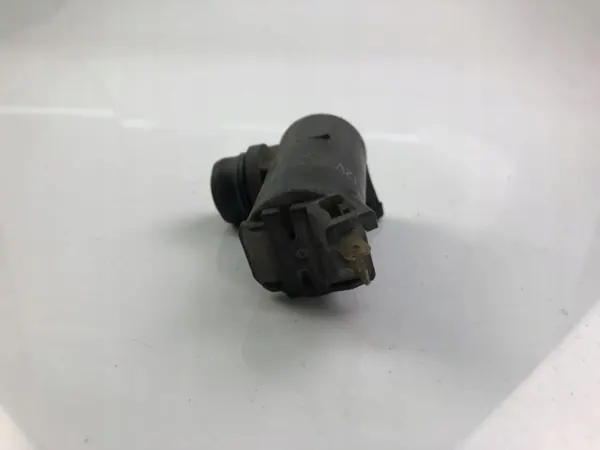 Mazda MPV II spolarpump OEM 8603101260 - Begagnad image 4