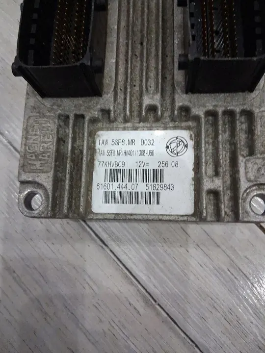 Unité de contrôle moteur Fiat 500 51829843 IAW 5SF8 image 2