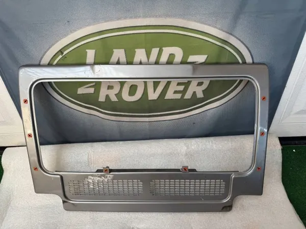 Land Rover Defender grilleframe OEM JLR5134 image 2