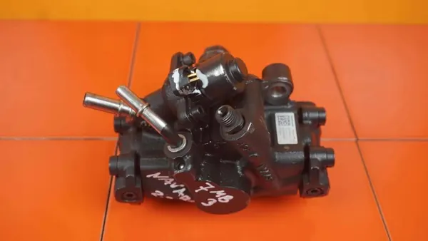 Injectiepomp Nissan Navara D23 2.3 DCI 167001930R image 2