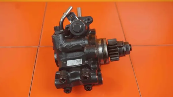 Injectiepomp Nissan Navara D23 2.3 DCI 167001930R image 3