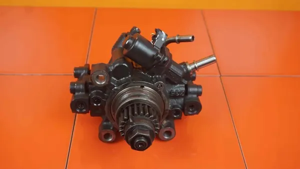 Injectiepomp Nissan Navara D23 2.3 DCI 167001930R image 4