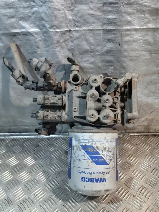 Knorr-Bremse K064500 Ilmanvalmistusyksikkö - Käytetty image 2