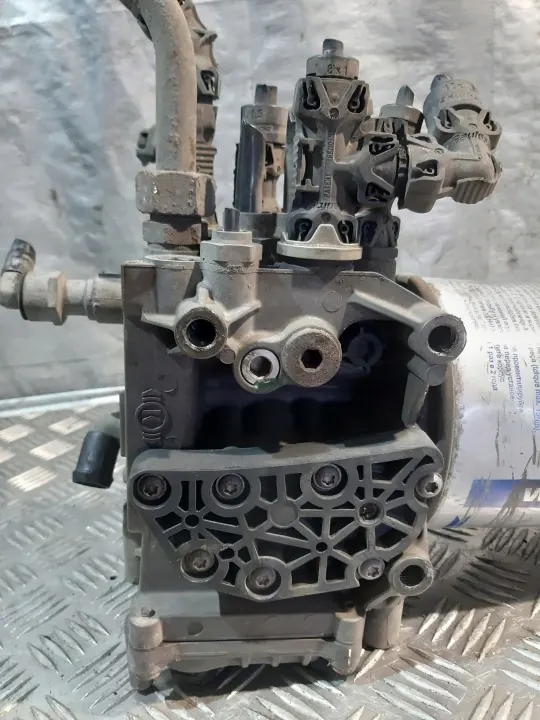 Knorr-Bremse K064500 Ilmanvalmistusyksikkö - Käytetty image 6