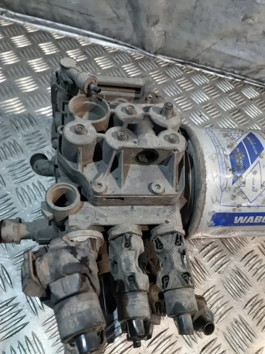 Knorr-Bremse K064500 Ilmanvalmistusyksikkö - Käytetty image 8