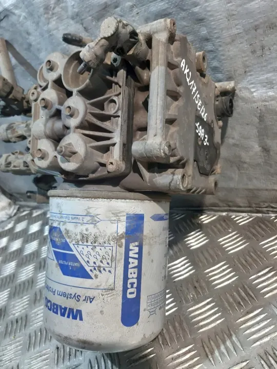 Knorr-Bremse K064500 Ilmanvalmistusyksikkö - Käytetty image 9