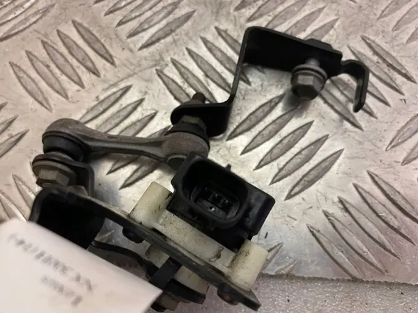 Lexus NX 2019 vooras koplampniveausensor OEM B010645 image 3