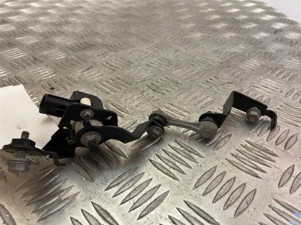 Lexus NX 2019 vooras koplampniveausensor OEM B010645 image 5