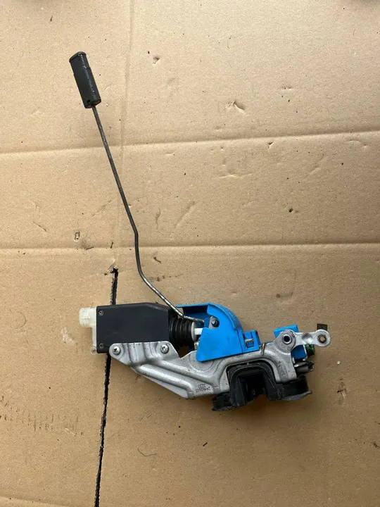 Höger Framdörrslås Opel Omega B C image 4