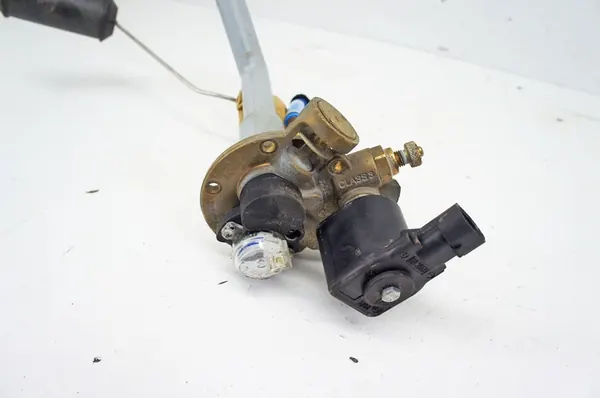 TU215 Cadillac Escalade III 6.2i Vanne GPL image 3