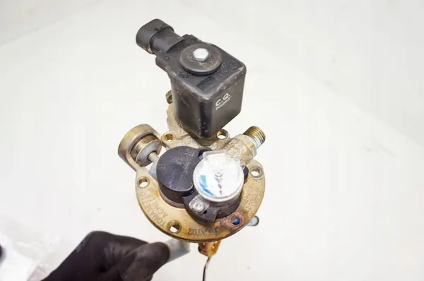 TU215 Cadillac Escalade III 6.2i Vanne GPL image 4