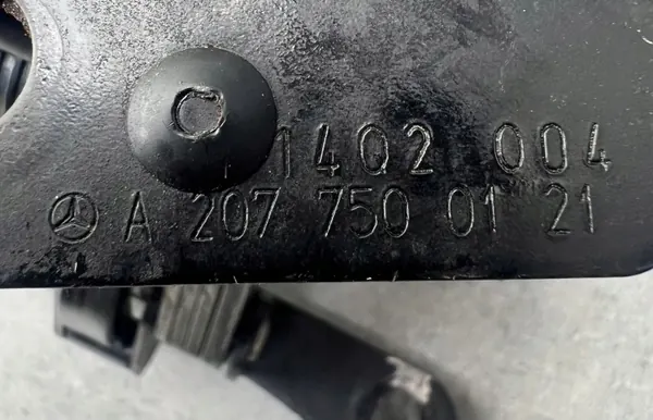 Verrou de Charnière Toit Mercedes OEM A2077500121 - Occasion image 5