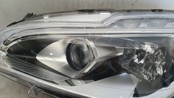 Linker Voorlicht Peugeot 208 Lift image 5