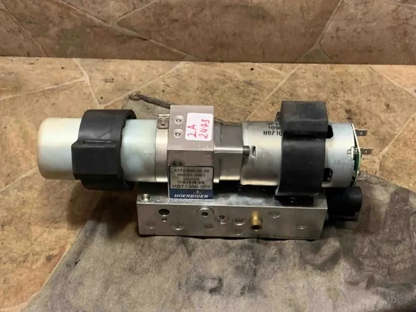 Bomba hidráulica OEM A1728000030 para Mercedes-Benz SLK image 2