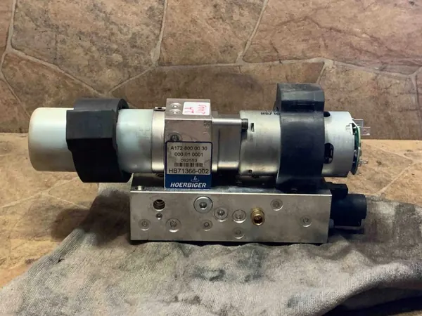 Bomba hidráulica OEM A1728000030 para Mercedes-Benz SLK image 4