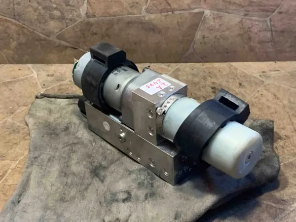 Bomba hidráulica OEM A1728000030 para Mercedes-Benz SLK image 7