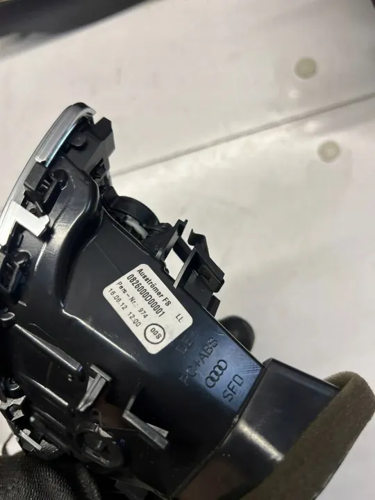 Ilmastointipaneeli Audi A4 B8 ETU OEM 0826000D00001 image 3