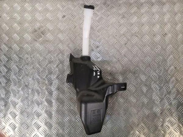 Scheibenwaschbehälter Opel Zafira C OEM FBZ5109 - Gebraucht image 2