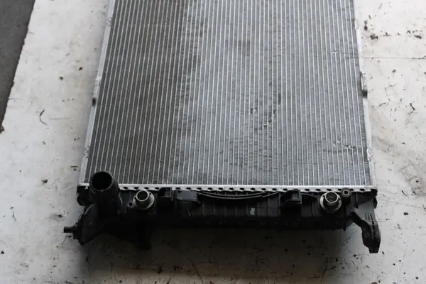 Radiador de agua Porsche Macan 3.0 Diesel OEM image 2