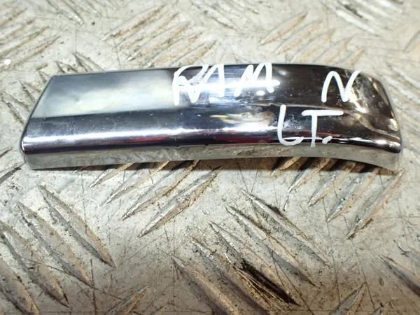 OEM 5ZH29TRMAA Chrome Untere Heckpfeilerleiste Dodge RAM image 3