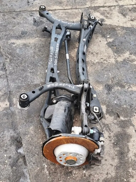 VW TIGUAN II Taka Kelkka + Vas. Kääntötappi OEM 3Q0505235AH image 3