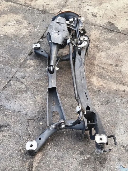VW TIGUAN II Taka Kelkka + Vas. Kääntötappi OEM 3Q0505235AH image 6