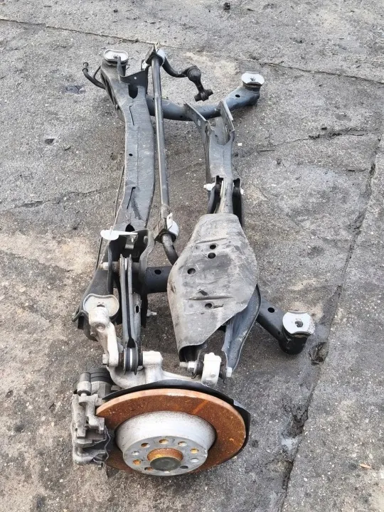 VW TIGUAN II Taka Kelkka + Vas. Kääntötappi OEM 3Q0505235AH image 7