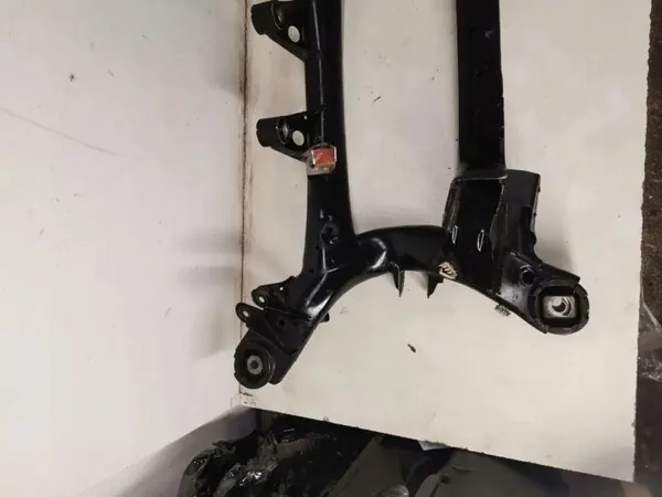 BMW Bakvagnsbalk OEM 6792505 - Begagnad image 4