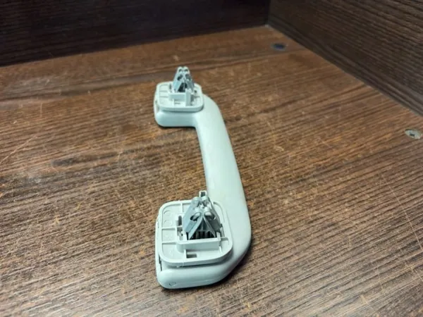 Takhandtag fram höger sida OEM RAJ23261 Toyota image 4