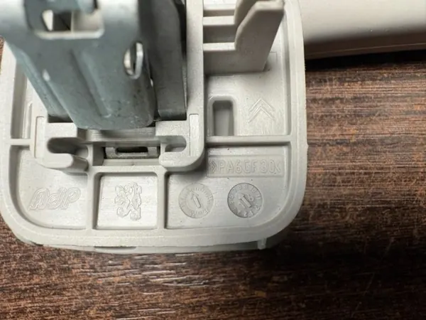 Takhandtag fram höger sida OEM RAJ23261 Toyota image 6