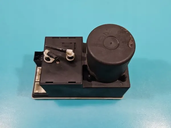 Bomba de fecho central Audi A4 B5 8L0862257G image 6