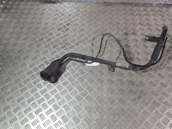 Bränsleinsläppsrör Ford Mustang VI 2015 OEM FR3C9034AF image 3
