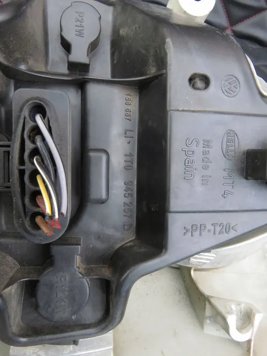 VOLKSWAGEN TOURAN I VÄNSTER BAKLJUS 1T0945257D image 4