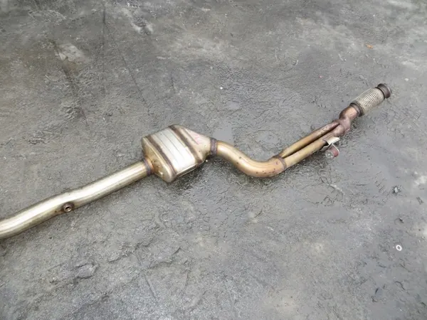 Silenciador de Escape Mercedes OEM 188/142 para W205 2.0 CGI image 3