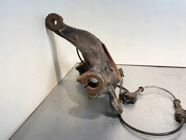 Maza de rueda delantera Mazda FBZ23880 - Pieza OEM usada image 3
