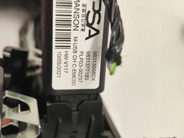 USB-portti OEM 98313506DX Peugeot 308 II 1.5L Dieselille image 8
