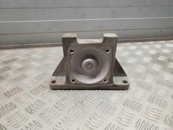 Dodge Challenger vaihteiston tuki OEM 05147200AD image 5