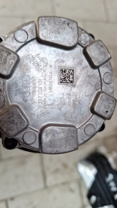 Vattenpump Renault Kangoo IV image 4