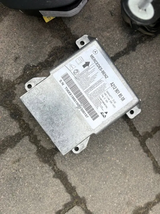 Mercedes E W212 Airbag-Sensor OEM A2129018508 image 6