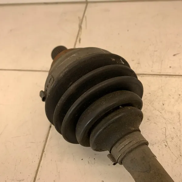 Höger Framdrevaxel VW PASSAT B8 2.0 TDI 150HK image 4