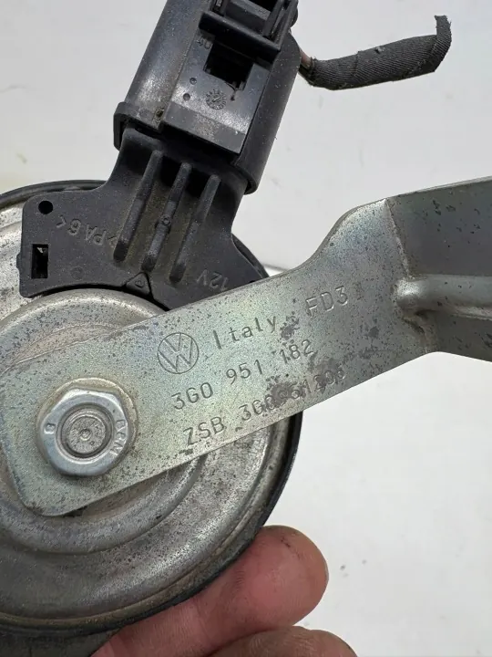 Jeu de Klaxons VW Passat B8 - OEM Volkswagen Occasion image 3