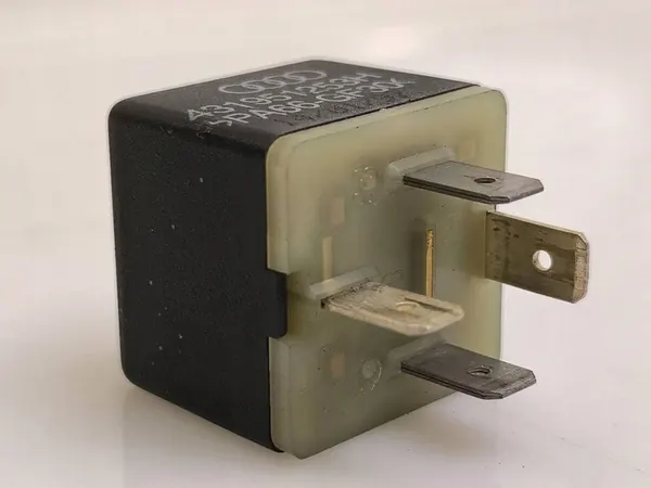 Audi A4 S4 B5 2000 Rela OEM 431951253H image 2