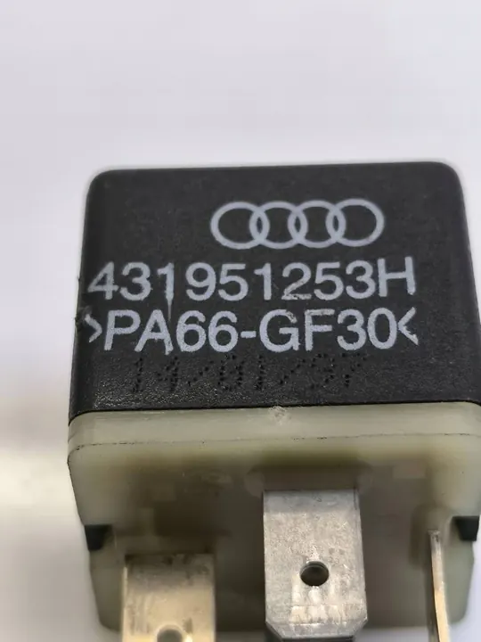 Audi A4 S4 B5 2000 Rela OEM 431951253H image 3
