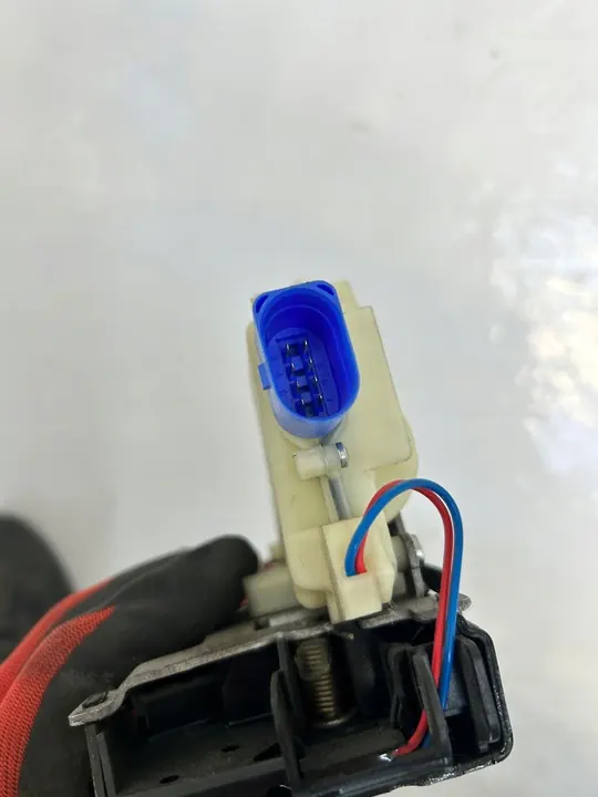 VW T6 Höger Framdörrslås 7E1837016B image 2