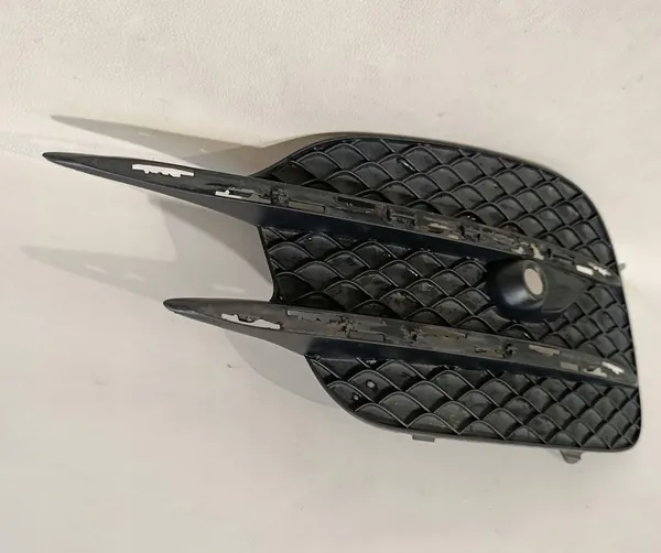 Bouchon de pare-chocs avant gauche Mercedes V-Class 447 AMG A4478851200 image 3