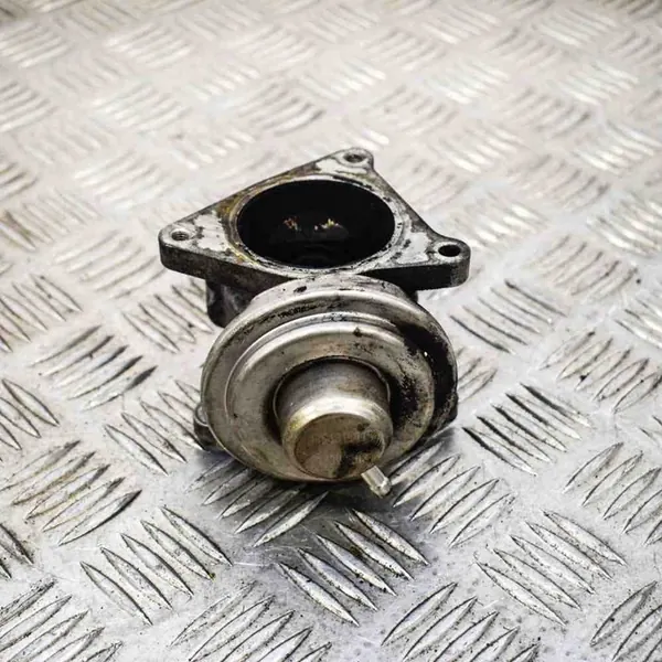 EGR-venttiili VW TOURAN 2.0L diesel 2004 038131501S image 2
