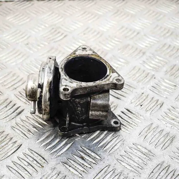 EGR-venttiili VW TOURAN 2.0L diesel 2004 038131501S image 3