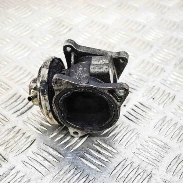 EGR-venttiili VW TOURAN 2.0L diesel 2004 038131501S image 4