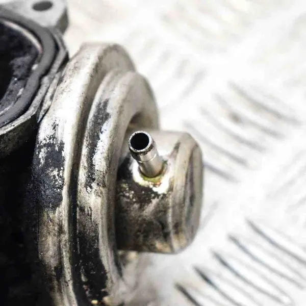 EGR-venttiili VW TOURAN 2.0L diesel 2004 038131501S image 6