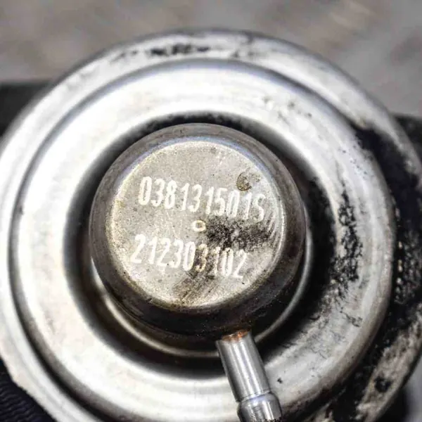 EGR-venttiili VW TOURAN 2.0L diesel 2004 038131501S image 7